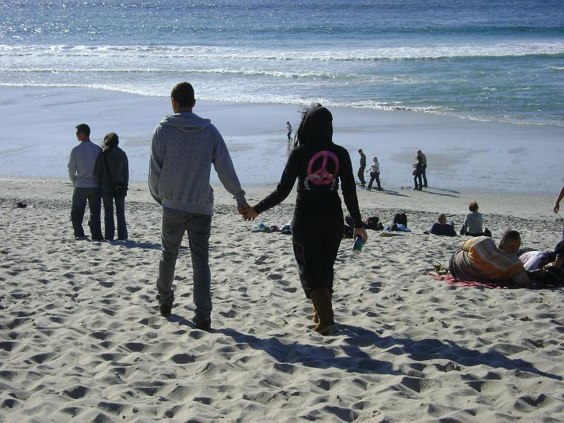 DSC03822.JPG - People wear Uggs on the beach here.