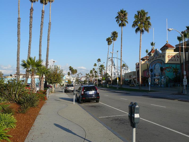 P1060975.JPG - Bizarre carnival/amusement park. Kind of like the twilight zone. It was deserted.
