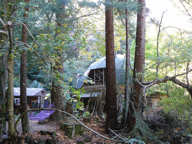 P1070224.JPG - Some of the houses were bizarre. The geodesic dome is a staple in backcountry California living. This one seemed to be a hippy/artist commune.