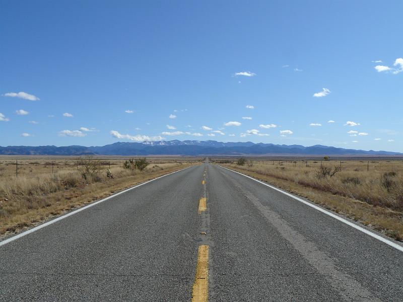 P1090066.JPG - The roads here are very straight.