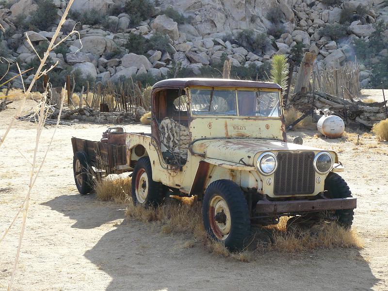 P1080209.JPG - The bottom of his car was a Jeep, but the top half was something else.