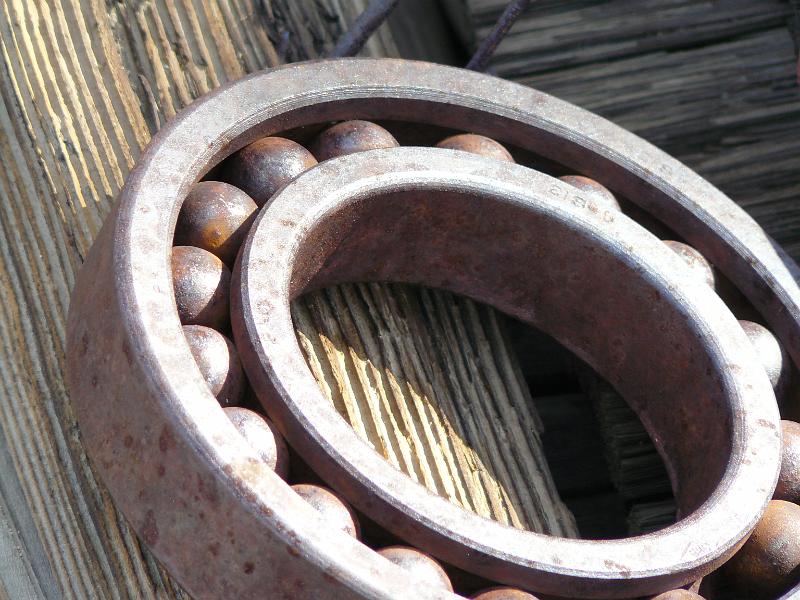 P1080219.JPG - Neat photo of a ball bearing