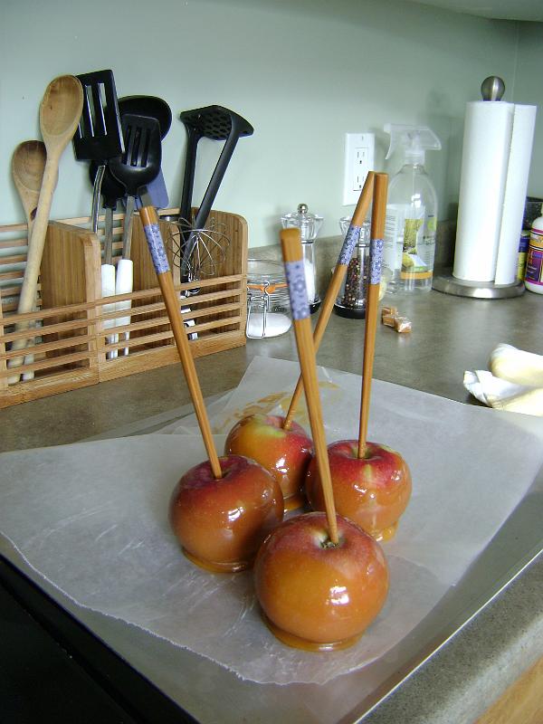 DSC03588.JPG - The caramel apples