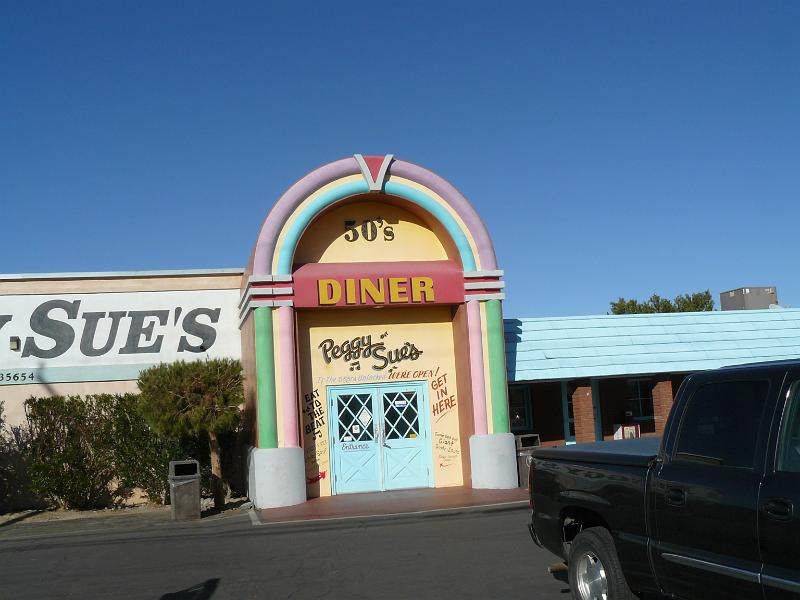 P1080375.JPG - Peggy Sue's Diner on Route 66.