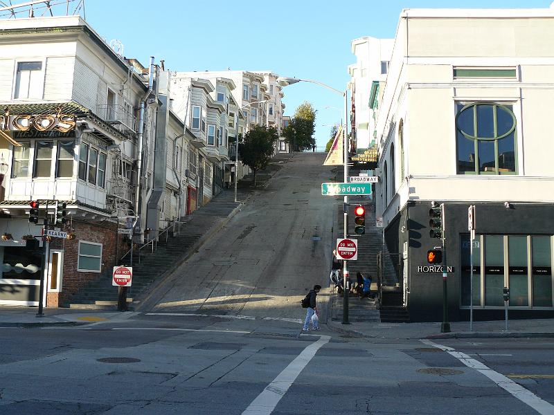 P1060833.JPG - Steep streets of San Francisco