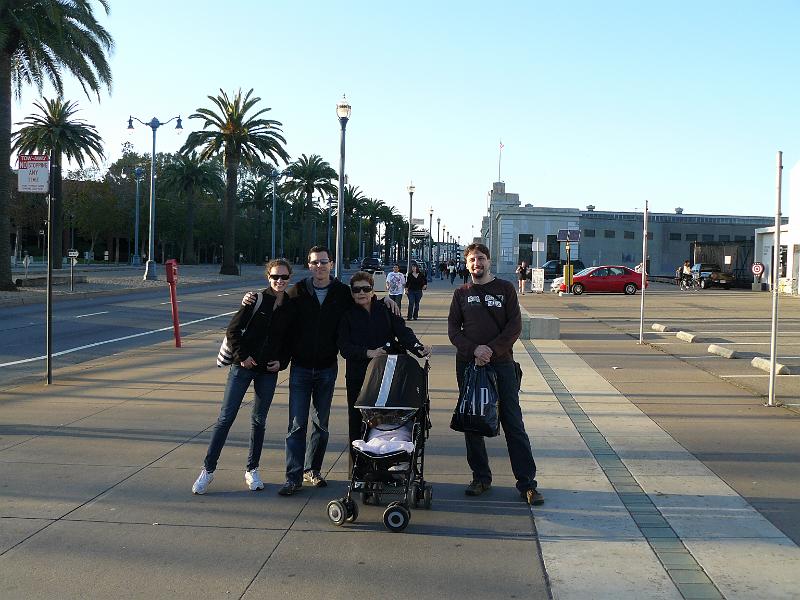 P1060836.JPG - L to R: Rebecca, Yaron (Rebecca's cousin), Sarah (Yaron's mom), Sion (Rebecca's and Yaron's and Sarah's cousin), oh and Ella (Yaron's daughter) in the stroller. I don't know who the two people in the background were, but they might also be Rebecca's cousins.