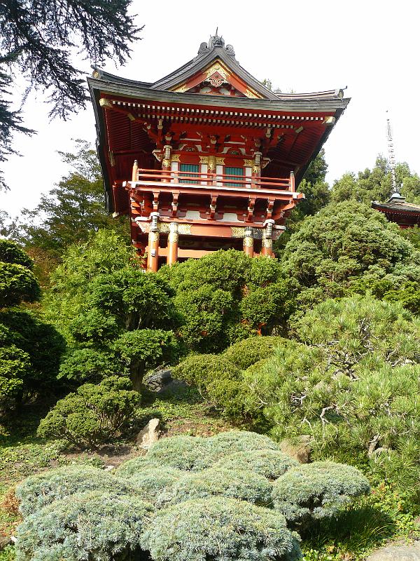P1060856.JPG - A pagoda in the Japanese Tea Gardens in Golden Gate Park. The admission for this was $7. We wanted it back afterwards.
