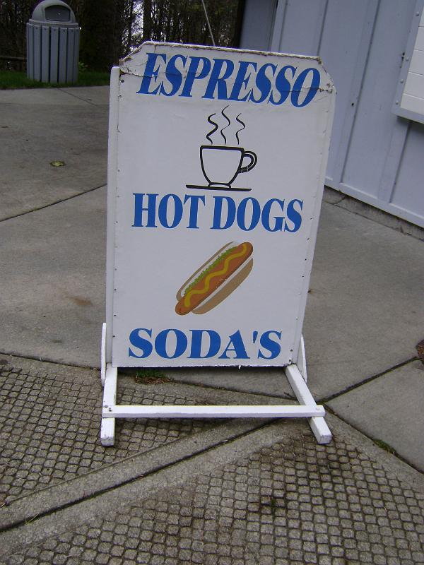 DSC03743.JPG - Rebecca's is upset by the poor use of the apostrophe here