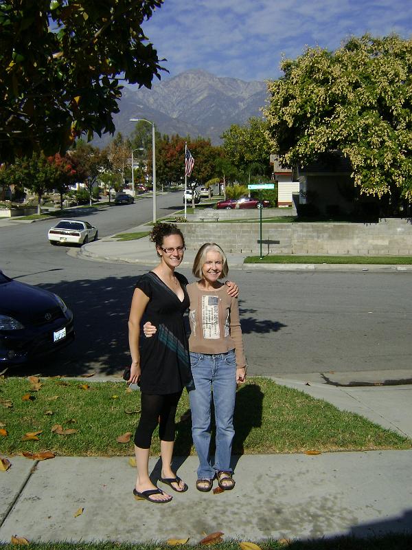 DSC03830.JPG - Rebecca and Judy at Judy's home