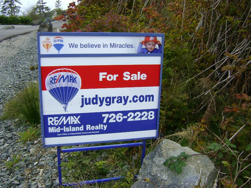 DSC03661.JPG - But thanks to this bitch, Judy, the "Wild" Pacific Trail was segmented by subdivisions of luxury vacation homes. We hate her. If anyone knows her, please let her know of our feelings.