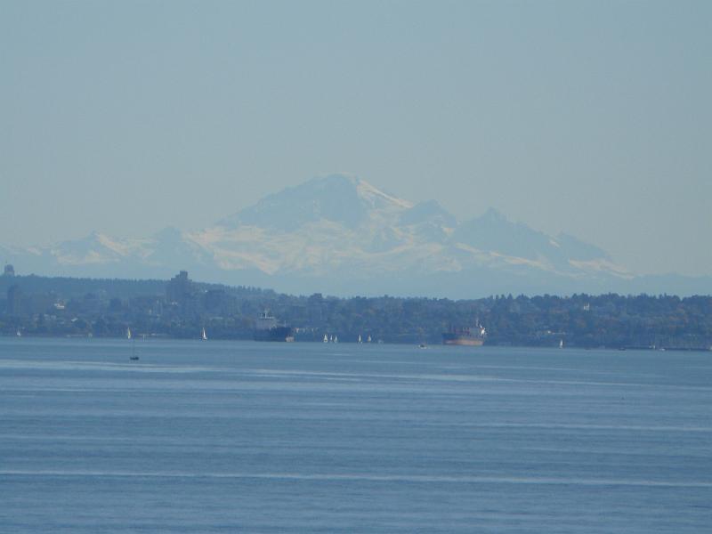 P1050570.JPG - Whatever mountain is right behind Vancouver
