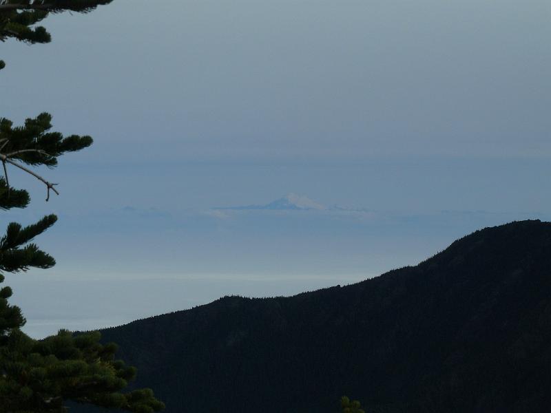 P1060079.JPG - Mt. Baker on Vancouver Island in the distance